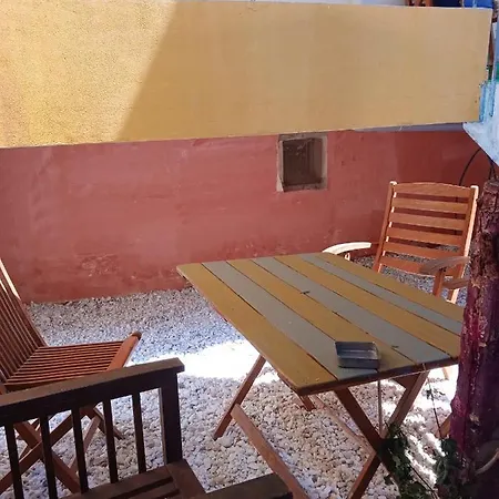 2 Bedrooms With Jacuzzi And Wifi At Alimos 2 Km Away From The Beach *