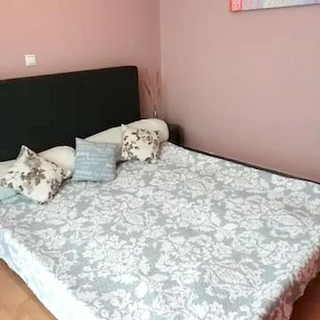 2 Bedrooms With Jacuzzi And Wifi At Alimos 2 Km Away From The Beach *
