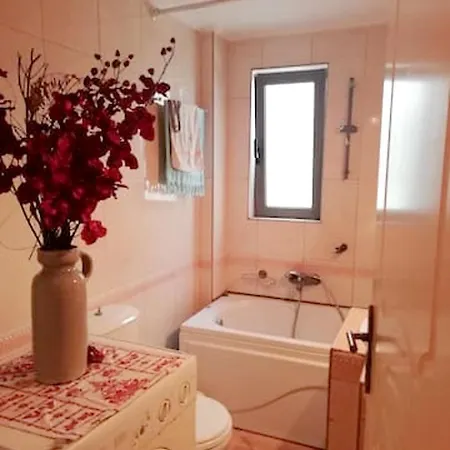 2 Bedrooms With Jacuzzi And Wifi At Alimos 2 Km Away From The Beach Lejlighed